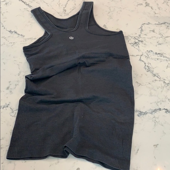 Lululemon tank with bra - size 2 - Picture 3 of 4